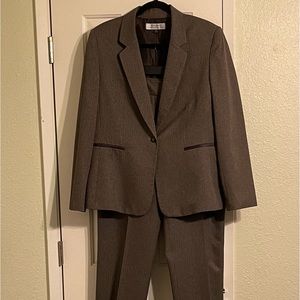 Women’s Brown Pattered Lined Pantsuit by Tahari (Arthur S. Leaving)